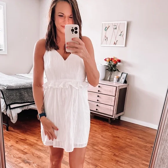 BCBGeneration white flowy summer dress - Picture 3 of 9